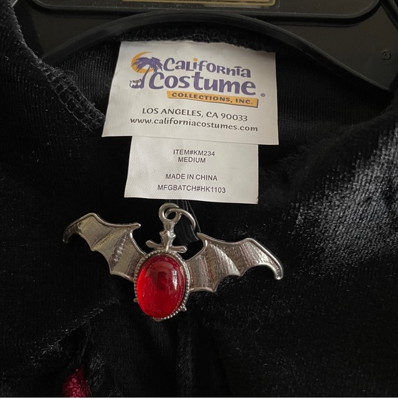 Kids Vampire Costume - Black and Red - Picture 3 of 7